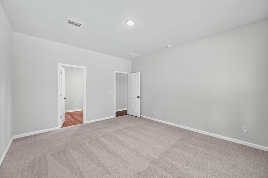 Spacious, unfurnished interior of a new home in Bradford Pointe, Summerville (Image 23).