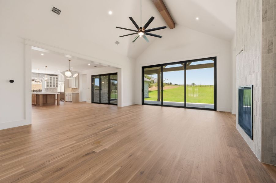 Spacious, unfurnished interior of a new home in Fleming Pointe, Fort Worth (Image 34). Spacious, unfurnished interior of a new home in Fleming Pointe, Fort Worth (Image 34).