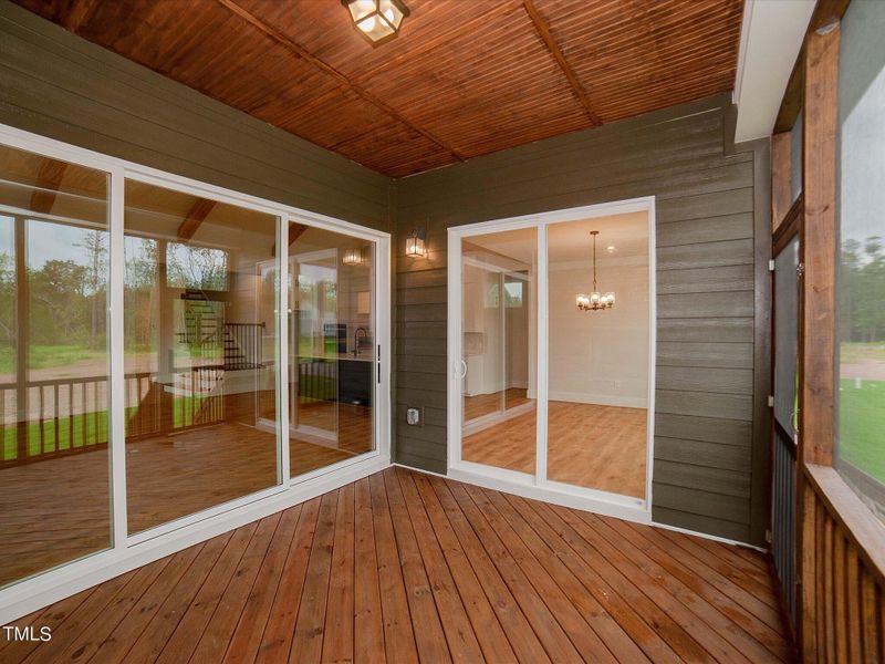 06-Screened Porch