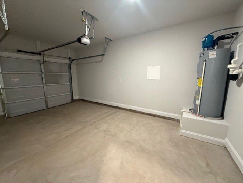 Spacious, unfurnished interior of a new home in Caroleton Townhomes, Grovetown (Image 25).