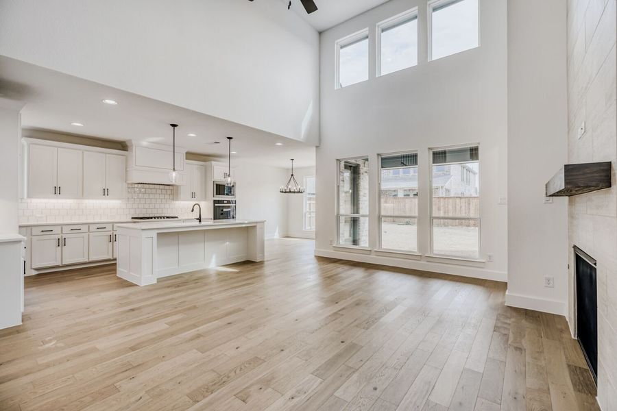 3121 Lacebark - Living Area