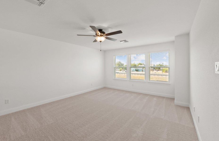 Spacious, unfurnished interior of a new home in Horizon Lake, Leander (Image 16).