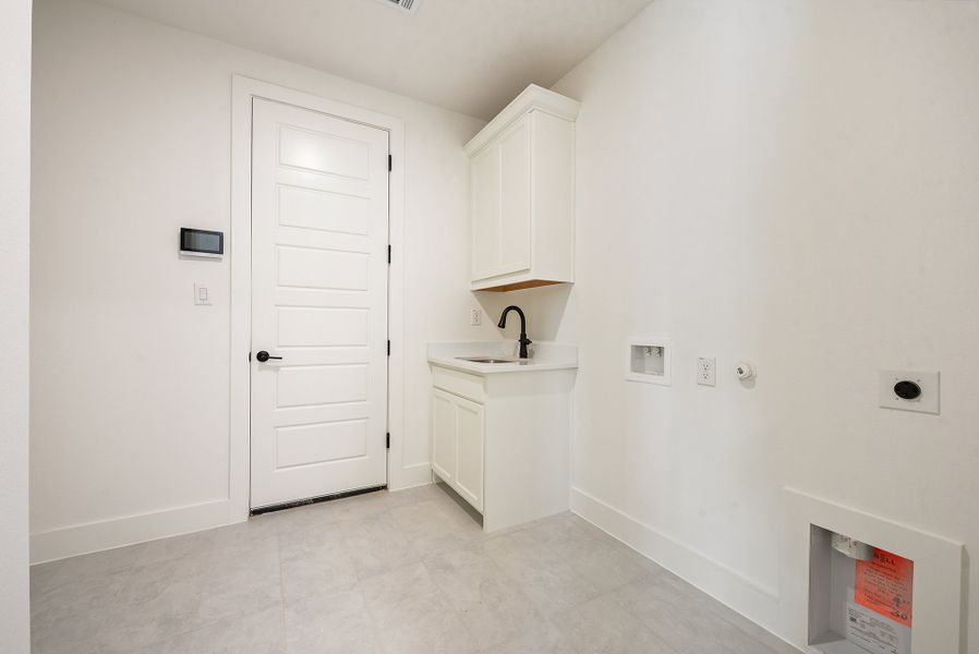 Furnished interior view inside a new home in Tavolo Park, Fort Worth (Image 11).