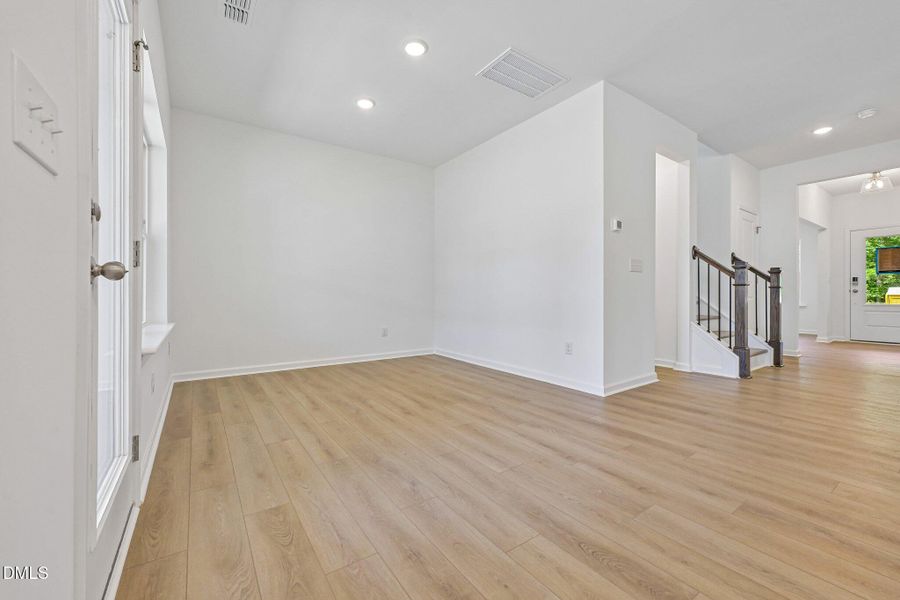 11-web-or-mls-Ken Dr-S2304-011
