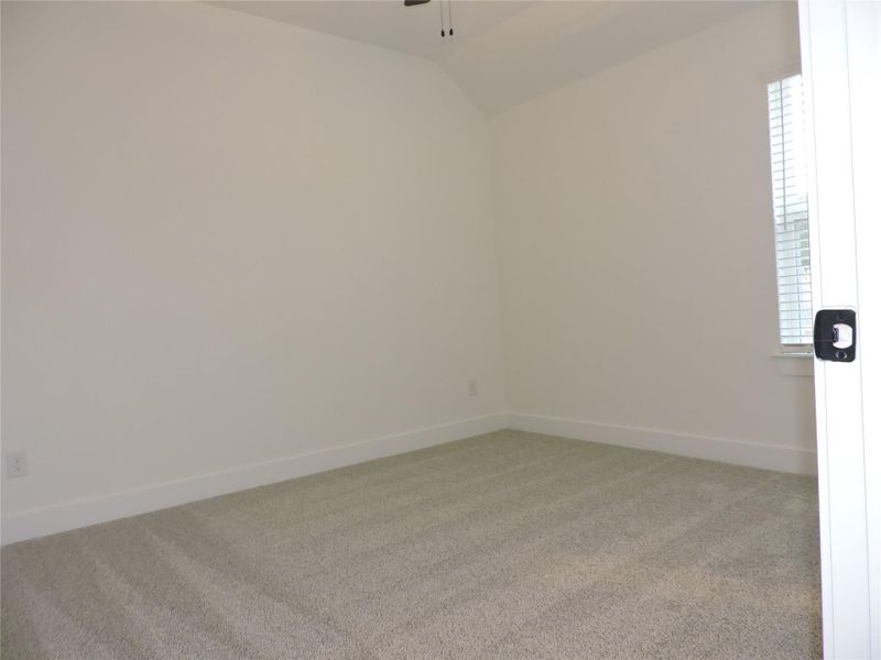 Spacious, unfurnished interior of a new home in Evergreen, Conroe (Image 35).
