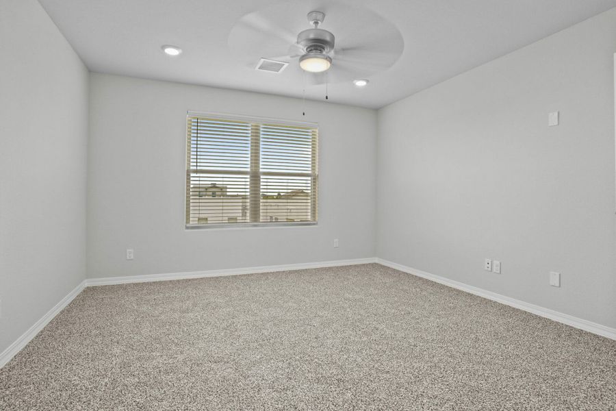 Representative unfurnished interior of a home built from the Blue Agave by View Homes in Paseos Del Este, Horizon City (Image 42).