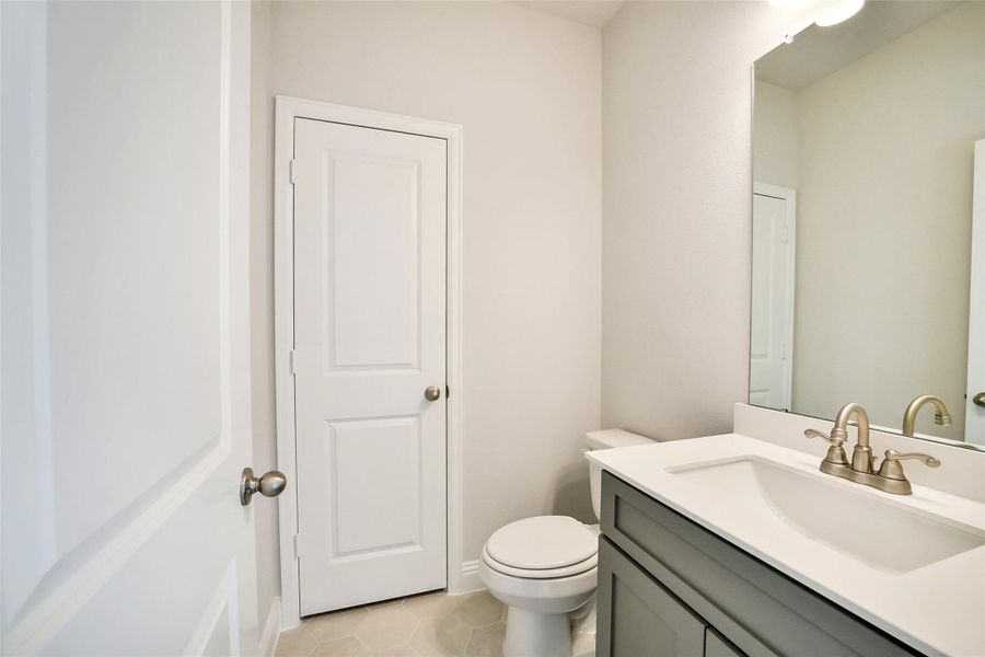 Furnished interior view inside a new home in Sienna 65', Missouri City (Image 8).