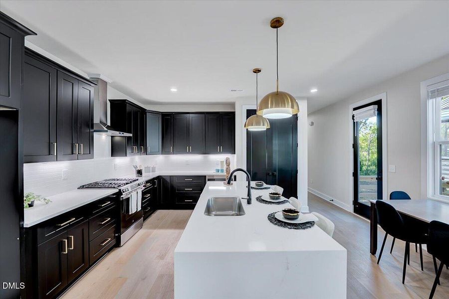 18-730 Hopkins St-18