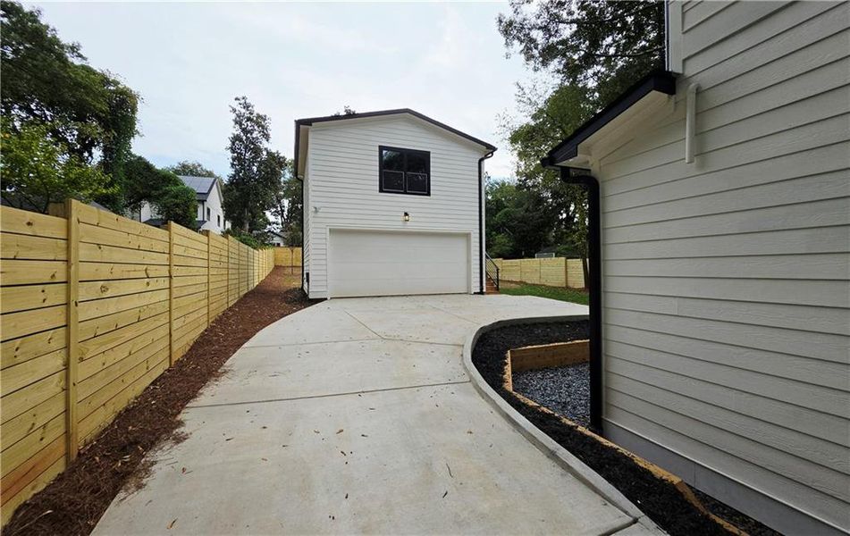 Exterior details and patio area of a home in , Atlanta (Image 31).