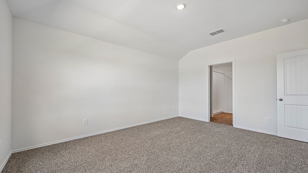 Spacious, unfurnished interior of a new home in Watermill, Uhland (Image 18).