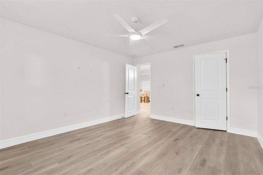 Spacious, unfurnished interior of a new home in , Spring Hill (Image 23).