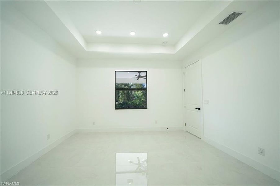 Spacious, unfurnished interior of a new home in , Lehigh Acres (Image 18).