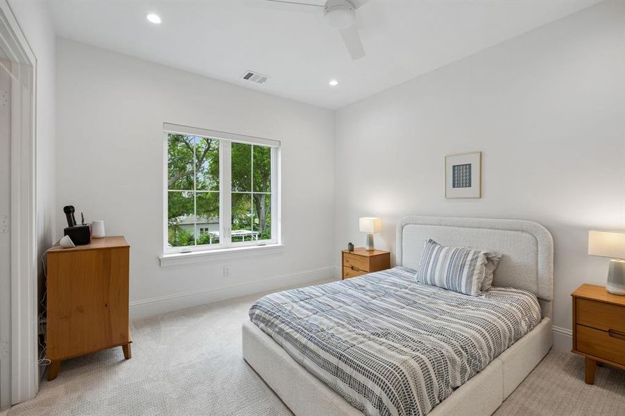 Furnished interior view inside a new home in , Dallas (Image 33).