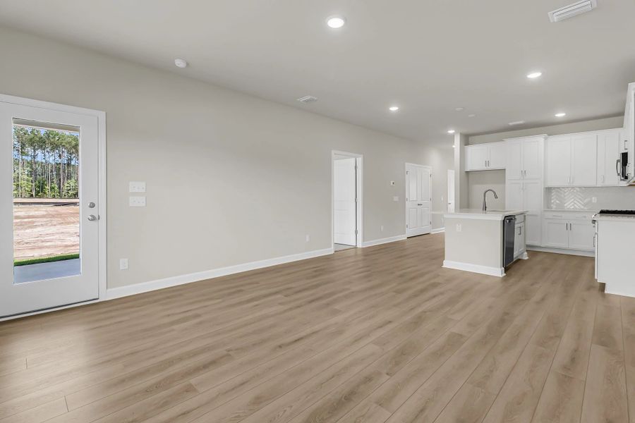 Spacious, unfurnished interior of a new home in Hammock Walk at Nexton, Summerville (Image 12).