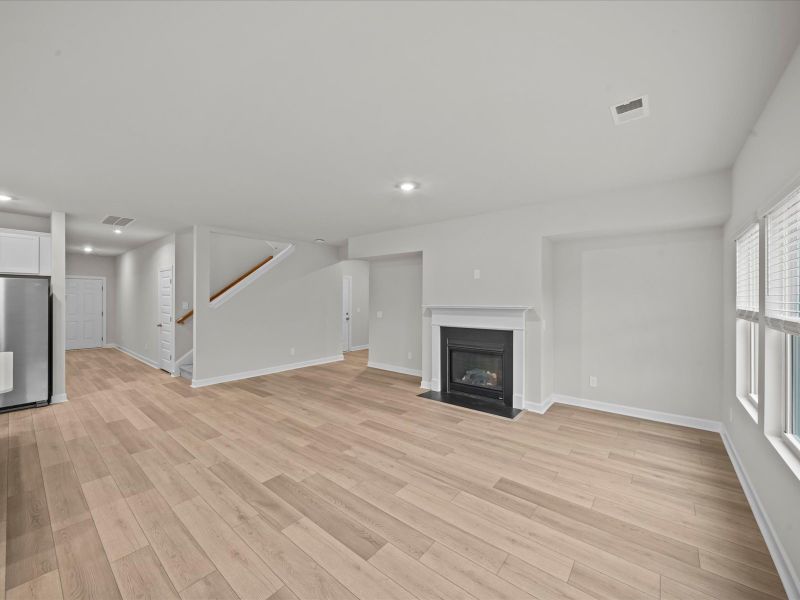 Spacious, unfurnished interior of a new home in Wexford Park, Fountain Inn (Image 11).
