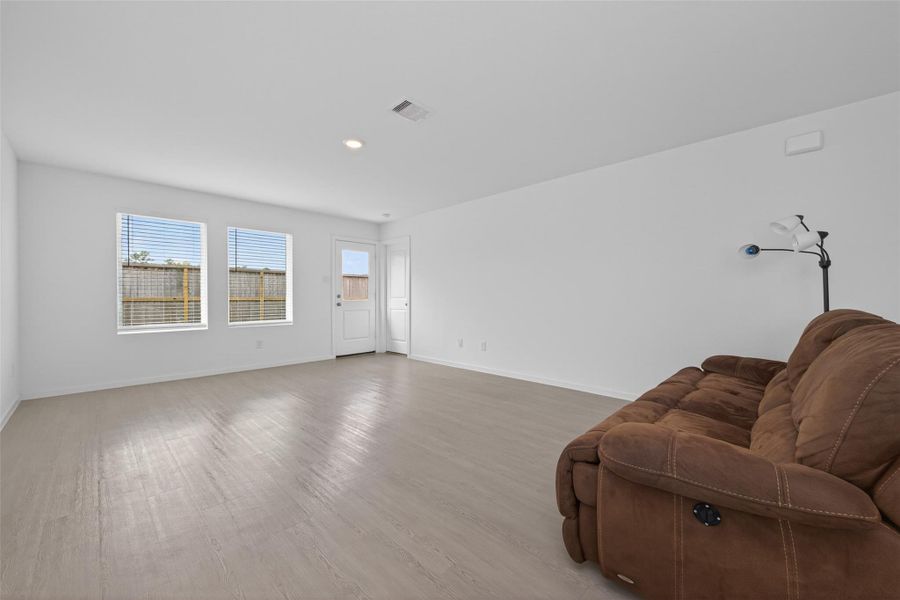 Spacious, unfurnished interior of a new home in Indian Springs, Crosby (Image 23).