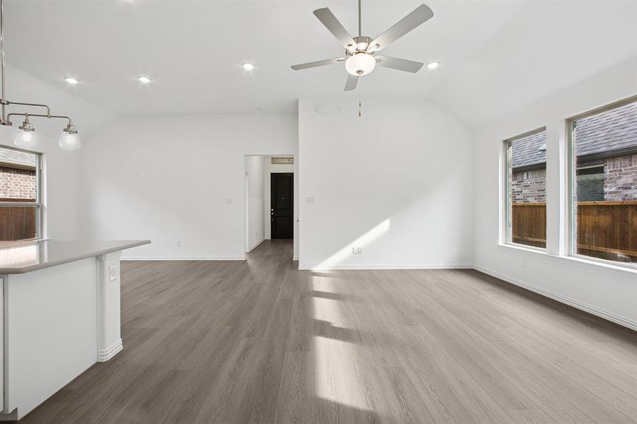 Spacious, unfurnished interior of a new home in Tarrytown, Crowley (Image 14).