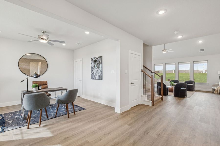 Representative furnished interior of a home built from the Emerson by Centre Living Homes in Lakeway Estates, Waxahachie (Image 16).