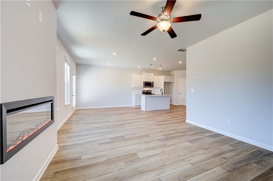 Spacious, unfurnished interior of a new home in Chapel Hill, Newnan (Image 21).