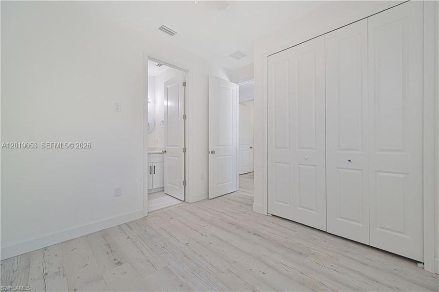 Spacious, unfurnished interior of a new home in , Fort Myers (Image 20).