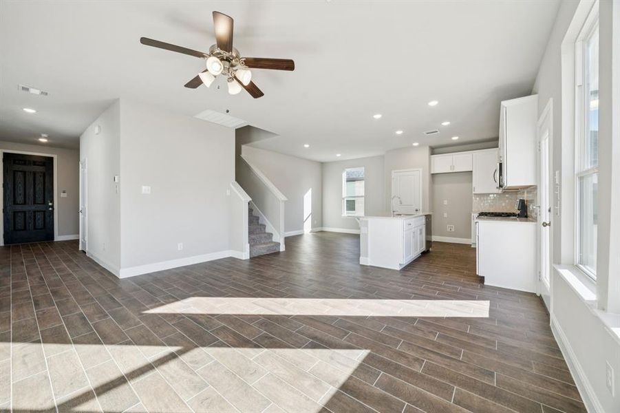 Spacious, unfurnished interior of a new home in Venetian, Weston (Image 17).