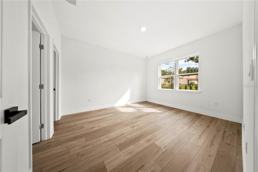 Spacious, unfurnished interior of a new home in , Dunnellon (Image 28).