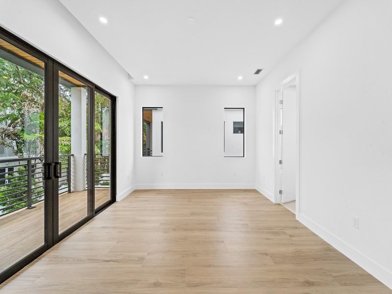 Spacious, unfurnished interior of a new home in , Fort Lauderdale (Image 38). Spacious, unfurnished interior of a new home in , Fort Lauderdale (Image 38).