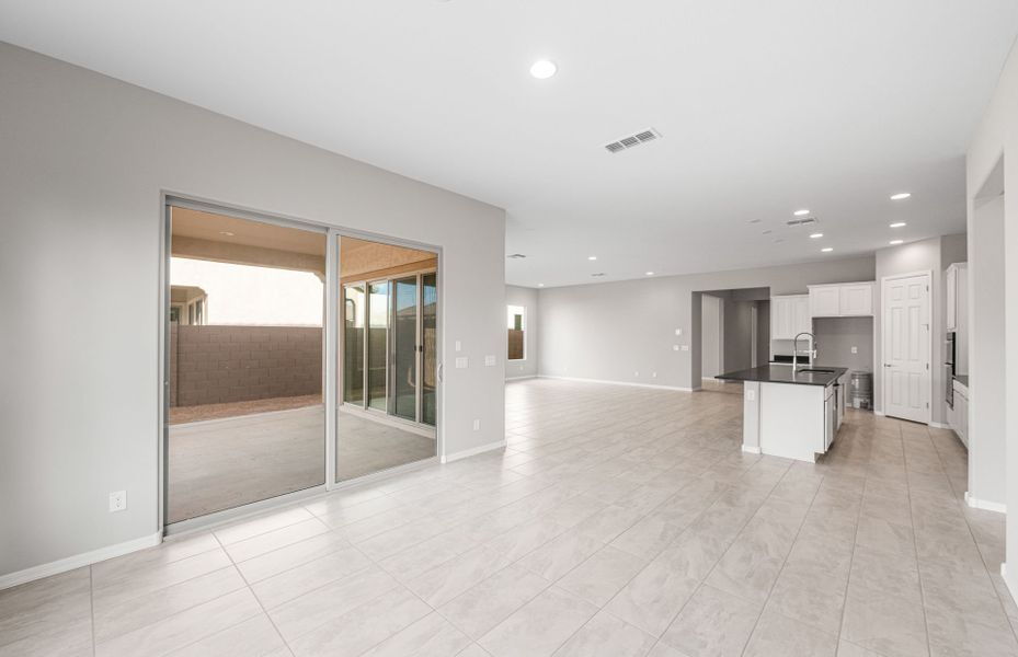 Spacious, unfurnished interior of a new home in Artisan at Asante, Surprise (Image 25).