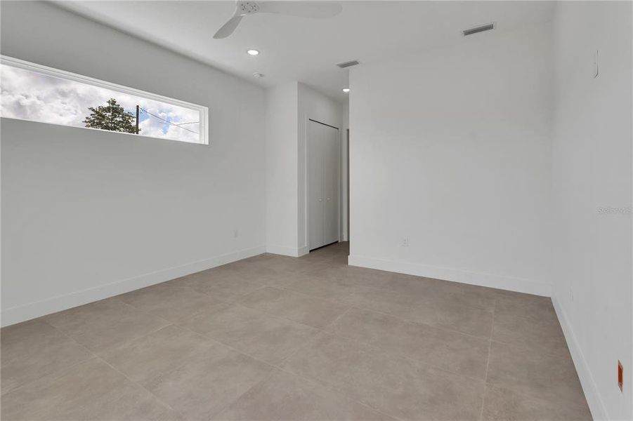 Spacious, unfurnished interior of a new home in , Deland (Image 28).