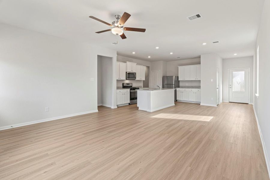 Spacious, unfurnished interior of a new home in Canterra Creek, Arcola (Image 7).