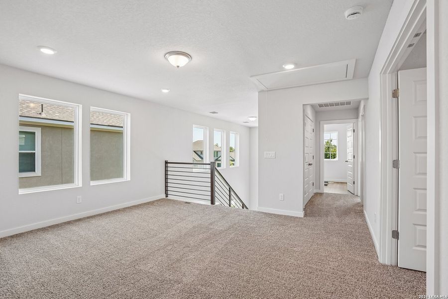 Spacious, unfurnished interior of a new home in August Fields, New Braunfels (Image 28).
