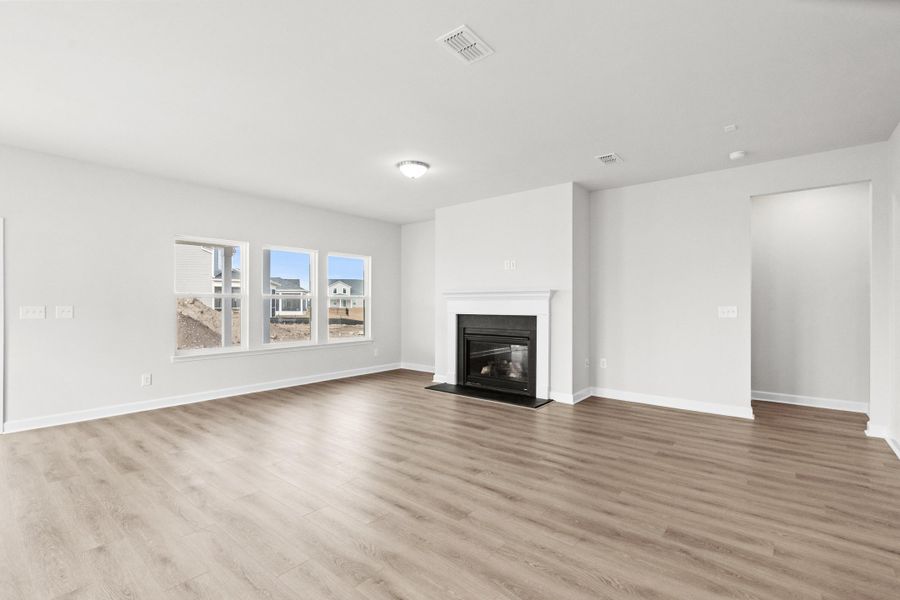 Spacious, unfurnished interior of a new home in Watson Hill, Summerville (Image 12).