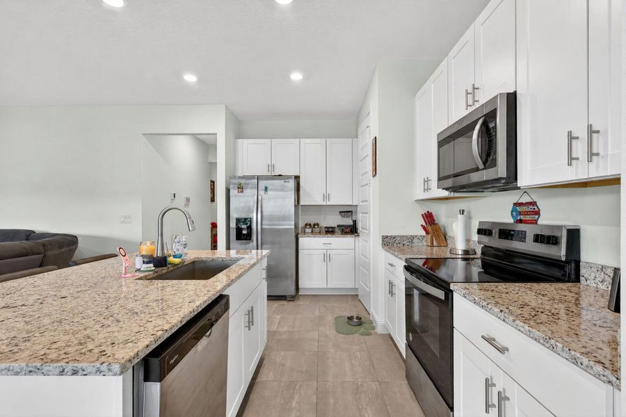 14-kitchen.jpg 14-kitchen.jpg