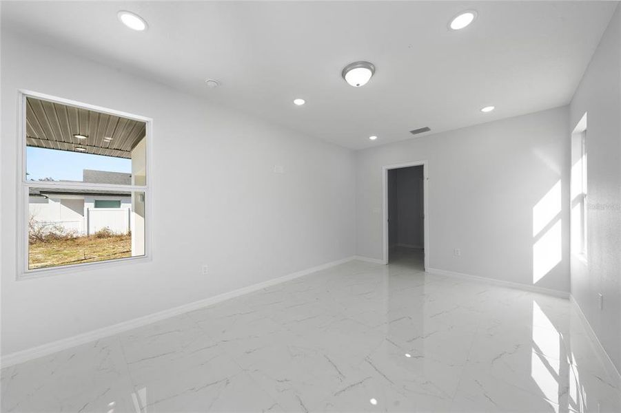 Spacious, unfurnished interior of a new home in , Eustis (Image 16).