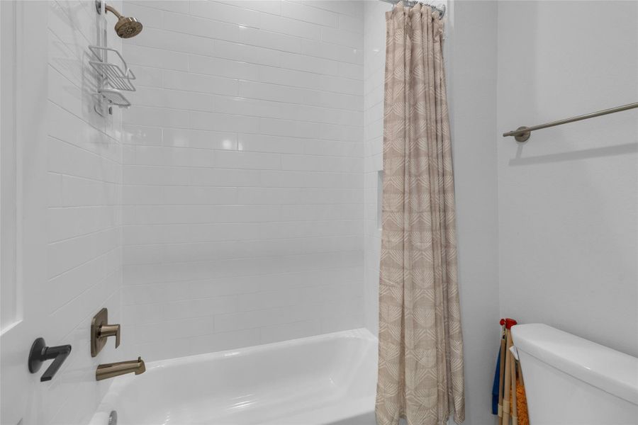 Image 43 of a home in Lakeview.