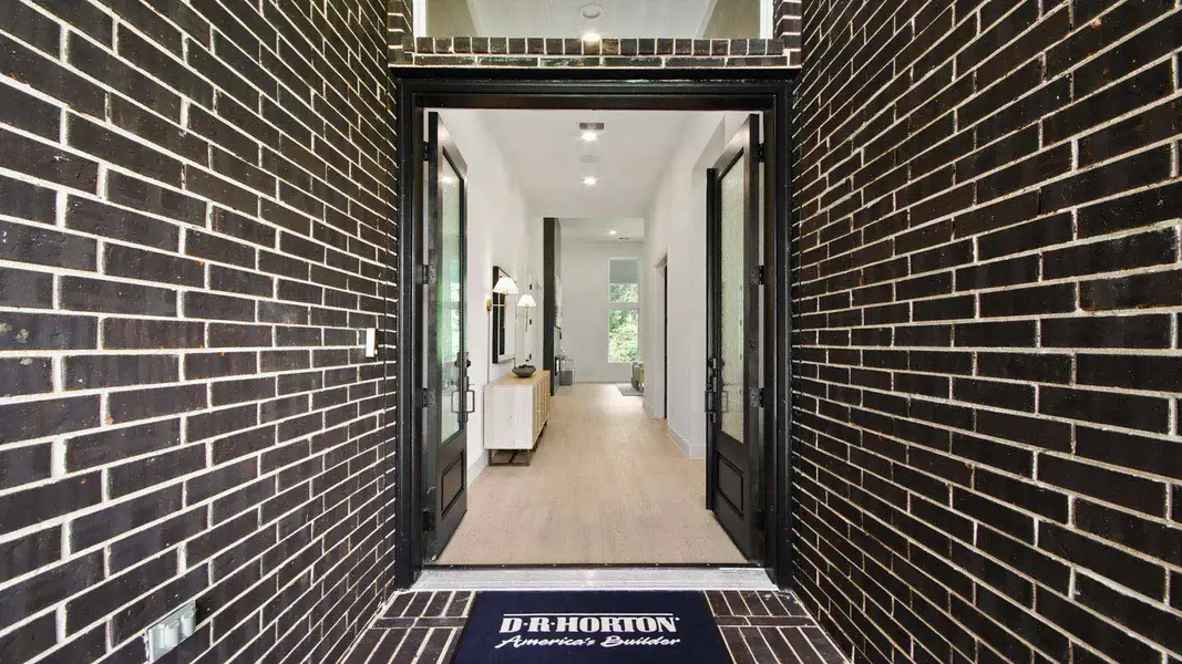 Exterior details and patio area of a home in Butlers Bend Estates, Pinehurst (Image 3).