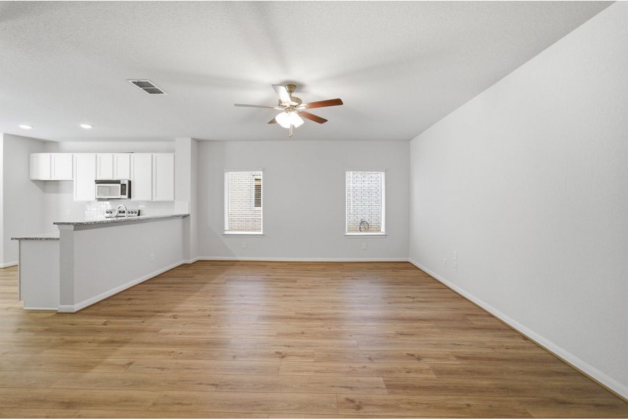 Spacious, unfurnished interior of a new home in Notting Hill, Converse (Image 18).