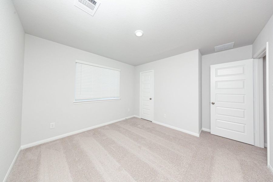 Spacious, unfurnished interior of a new home in Wayside Village, Houston (Image 14).