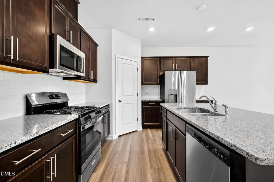 14_322_Marmalade_Sky_Ln-Kitchen-copy