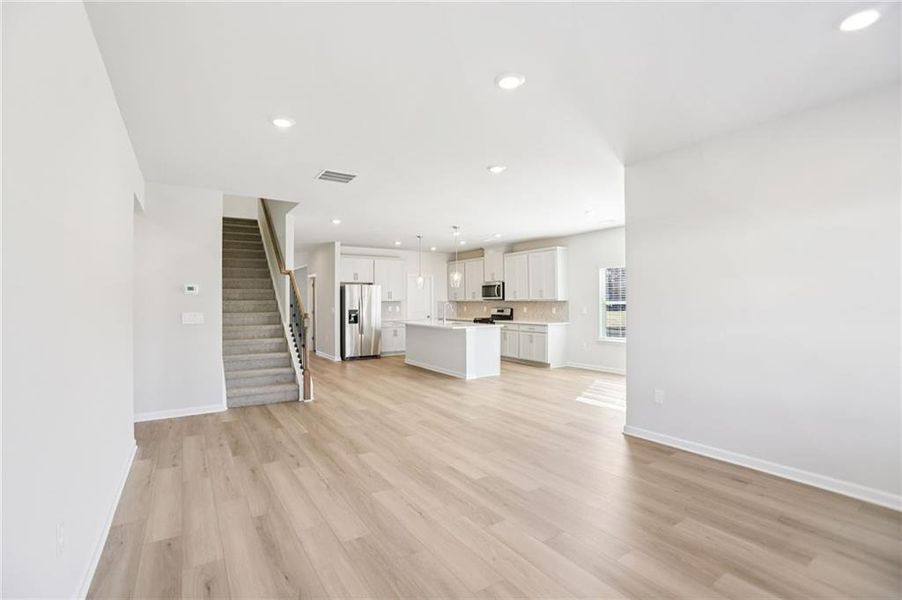 Spacious, unfurnished interior of a new home in Westmont Preserve, Powder Springs (Image 21).