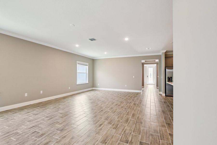 Spacious, unfurnished interior of a new home in Oakstone Farms, Leesburg (Image 17).