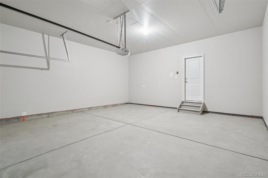 Spacious, unfurnished interior of a new home in Wolf Creek Run, Strasburg (Image 19).