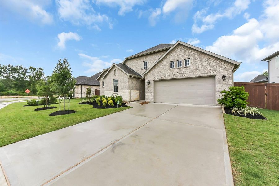 Front exterior of a new home in Evergreen 55', Conroe, TX, highlighting curb appeal (Image 24).