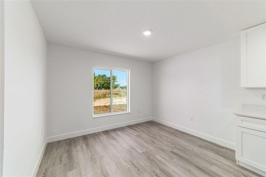 Spacious, unfurnished interior of a new home in , Ocala (Image 38).