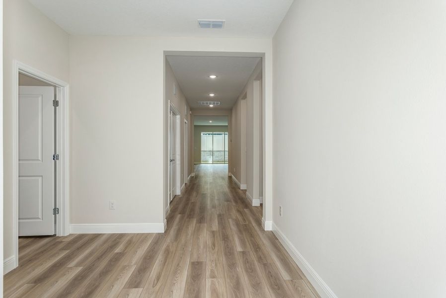 Spacious, unfurnished interior of a new home in Pasadena Woods, Wesley Chapel (Image 19). Spacious, unfurnished interior of a new home in Pasadena Woods, Wesley Chapel (Image 19).