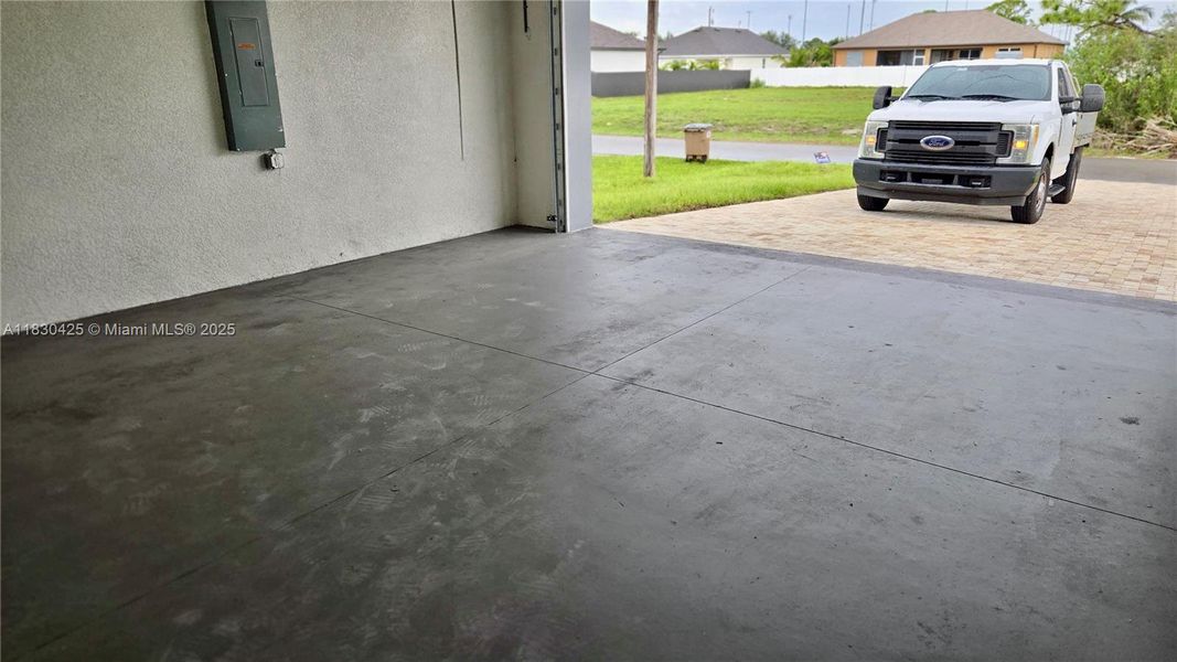Spacious, unfurnished interior of a new home in , Cape Coral (Image 23).