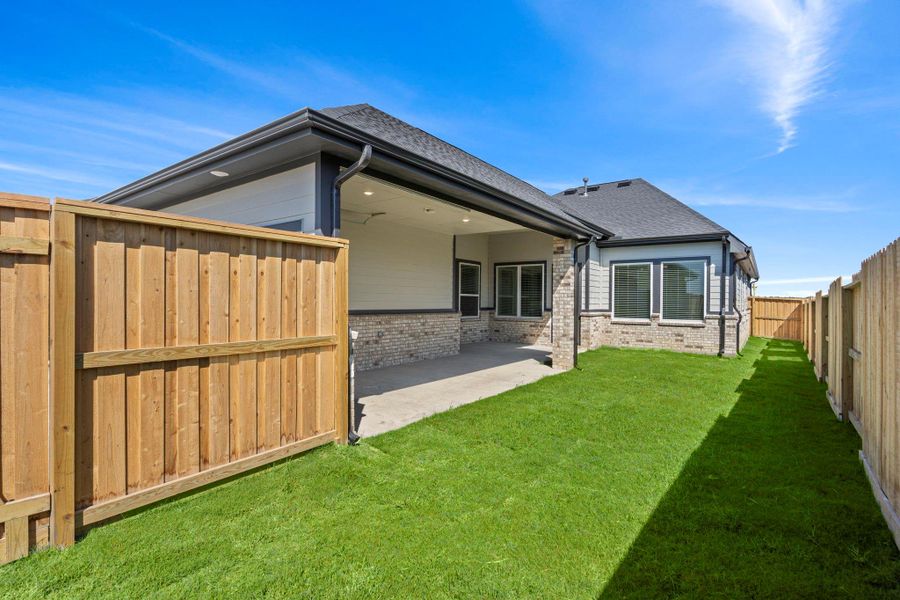 Exterior details and patio area of a home in Riceland, Mont Belvieu (Image 10).