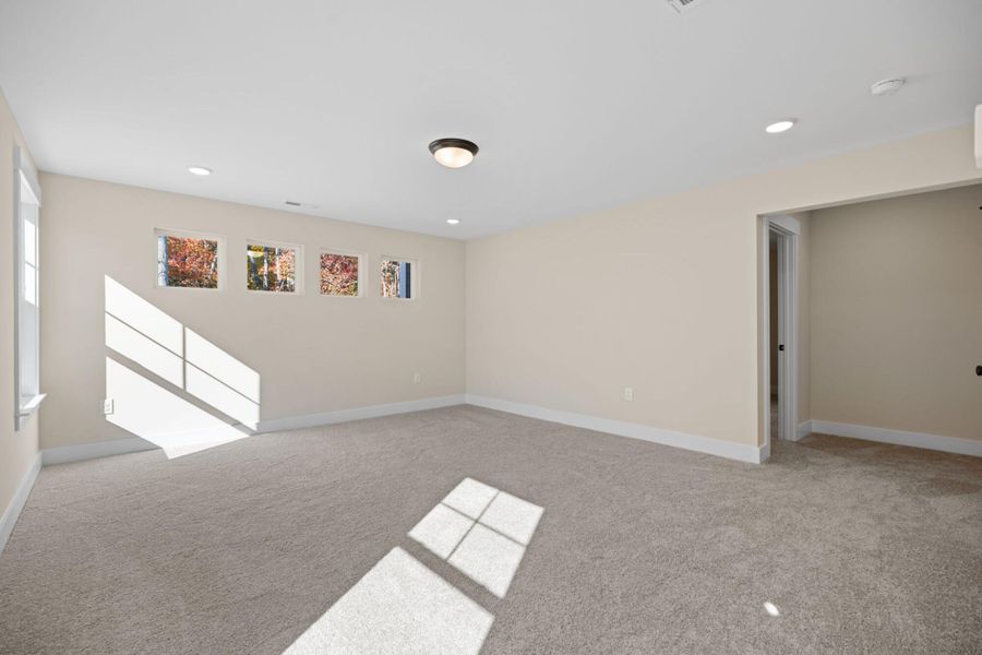 Spacious, unfurnished interior of a new home in Harbor Crossing, Greensboro (Image 34).