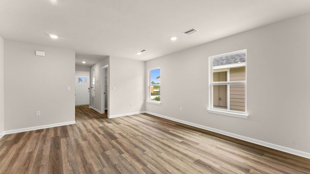 Spacious, unfurnished interior of a new home in Chateau Nemours, Port Saint Joe (Image 18).