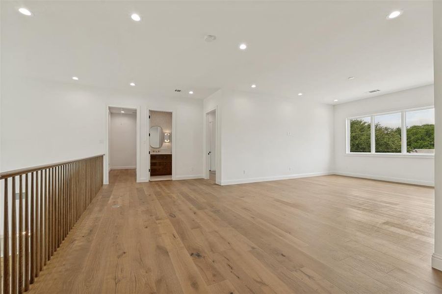 Spacious, unfurnished interior of a new home in , Dallas (Image 27).